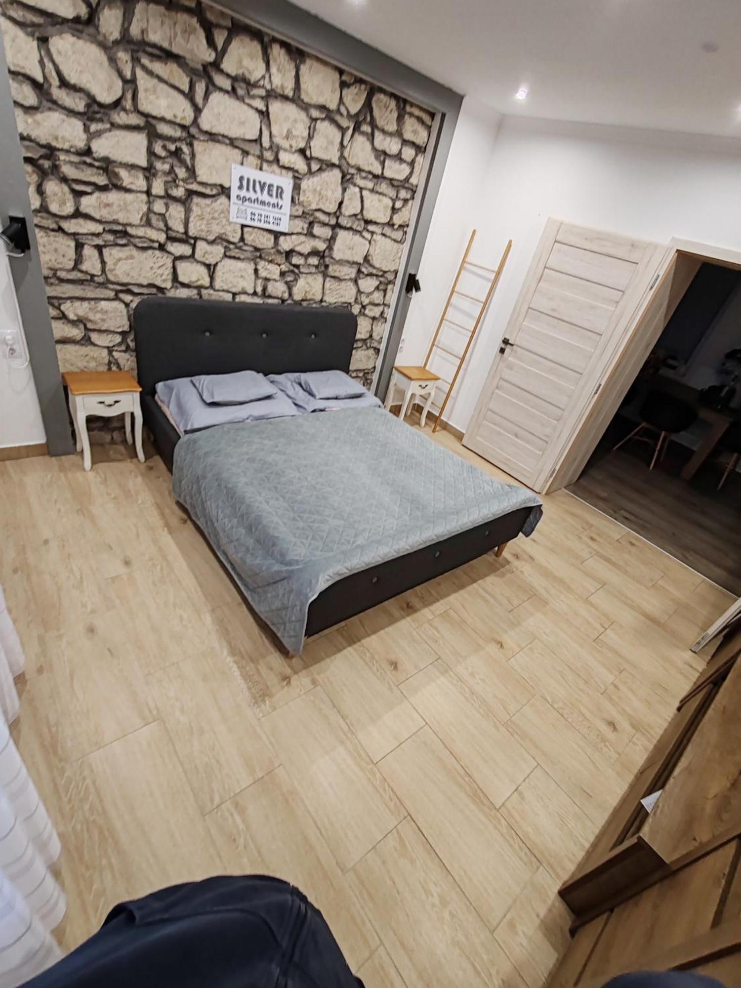 Apartment Silver *